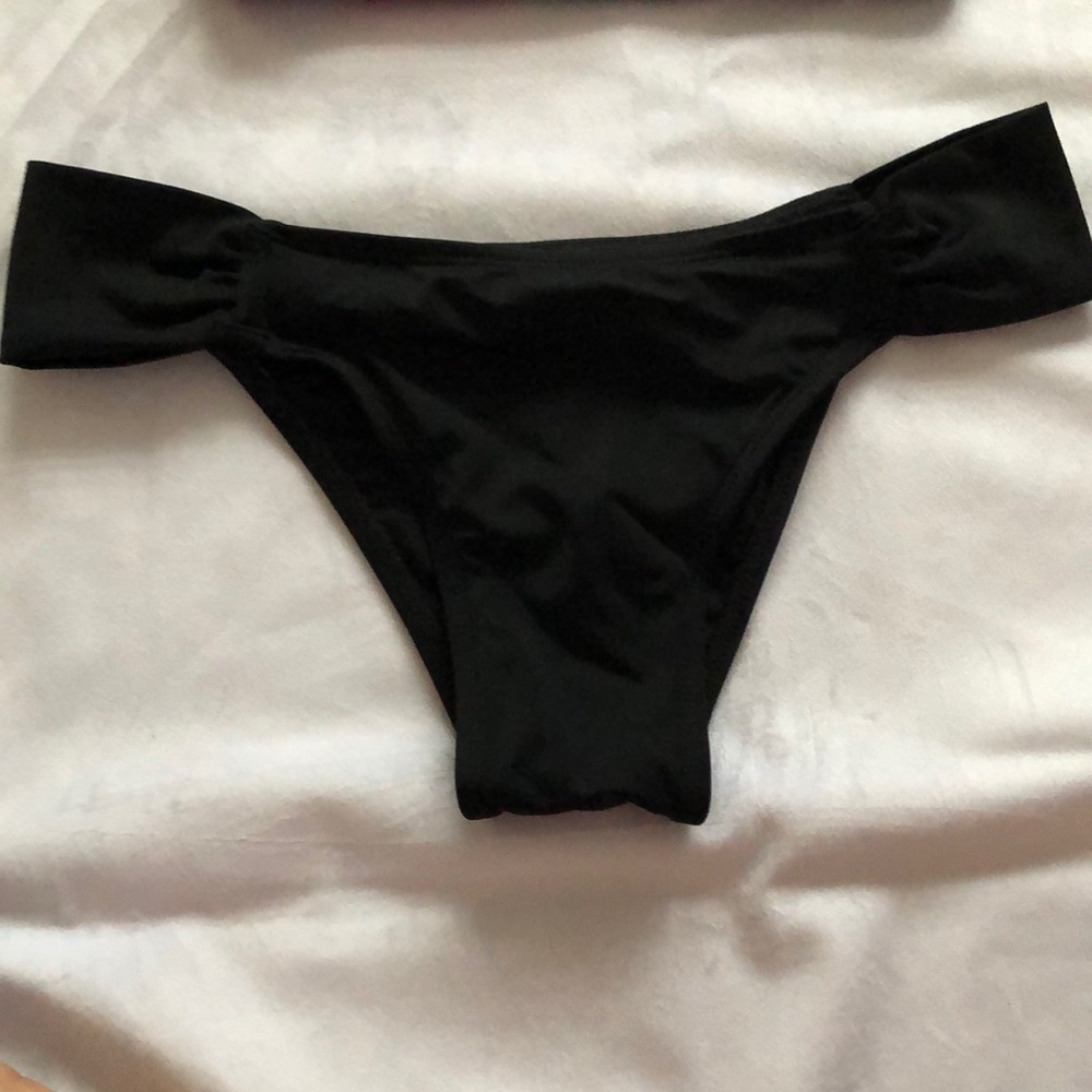 Bikini Set - Picture 2 of 5